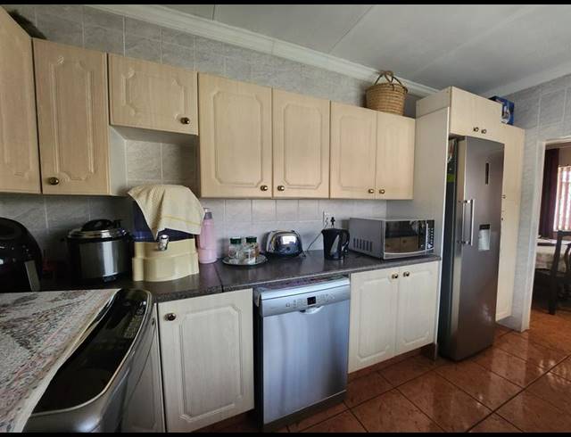 4 BEDROOM HOUSE FOR SALE IN IMPALA PARK